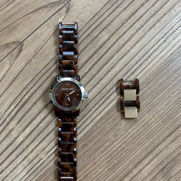 Michael Kors Tortoise Shell Watch EUC - Picture 2 of 2